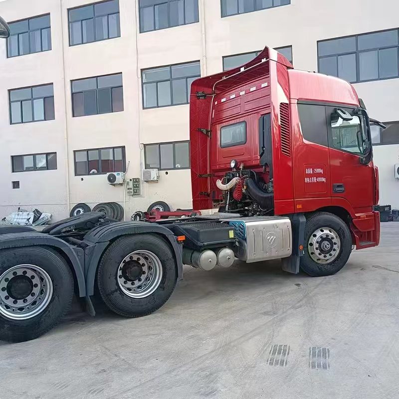 Foton AUMAN GTL 4X2 Tractor Red