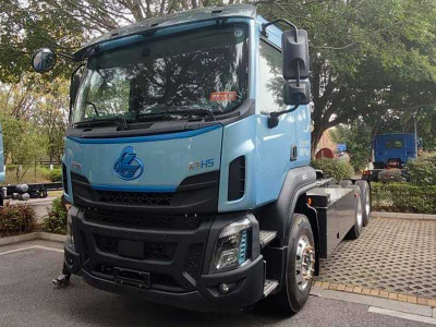 Traktor Elektrik Ultra-Ringan Chenglong H5: Empat Kekuatan Teras Mentakrif Semula Kecekapan dalam Pengangkutan Sumber