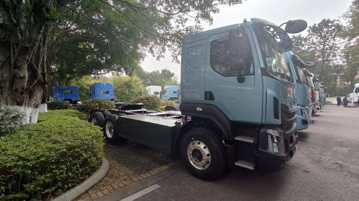 Chenglong H5 Ultra-Light Electric Tractor: Four Core Strengths Redefining Efficiency in Resource Transport