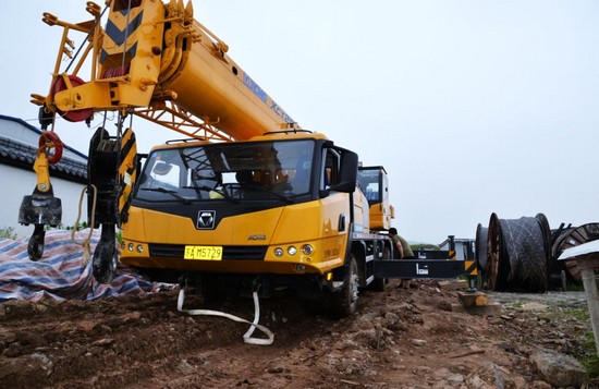 رافعة شاحنة XCMG سعة 20 طنًا XCT20