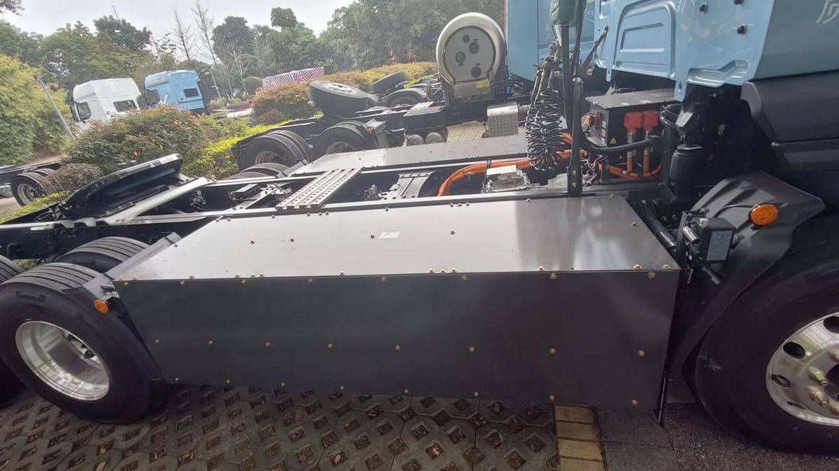 Chenglong H5 Ultra-Light Electric Tractor: Four Core Strengths Redefining Efficiency in Resource Transport